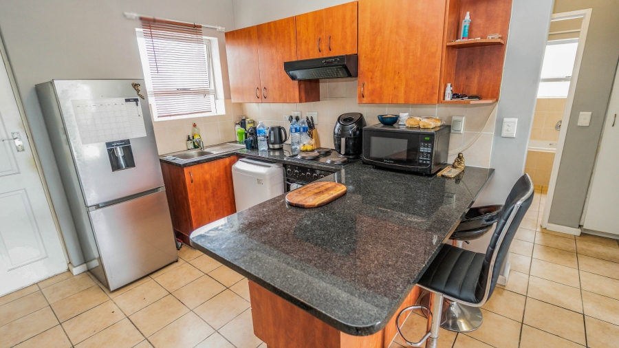 2 Bedroom Property for Sale in Uitzicht Western Cape